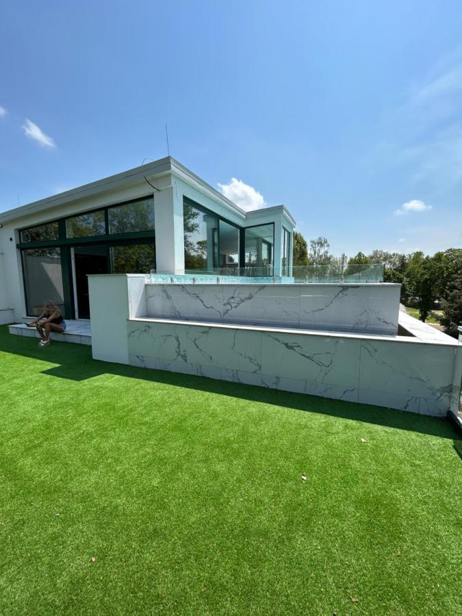 Villa Bauhaus Dream Deluxe T Siofok Ngoại thất bức ảnh